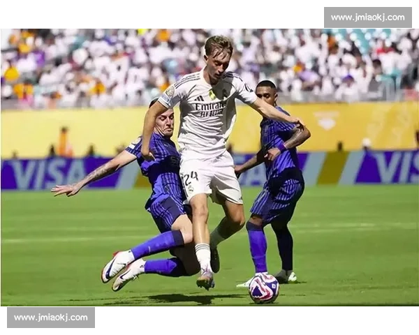 赫伊森:防守端的 “克罗斯”,皇马新核重塑攻防美学