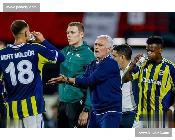 穆帅:晋级悬念犹存,费内巴切主场誓造 “地狱” 击溃费耶诺德